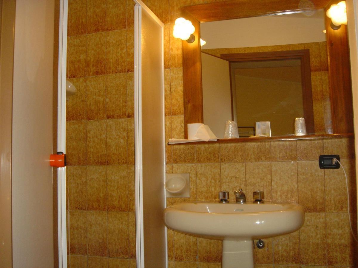 בוסה Malaspina Hotel & Resort מראה חיצוני תמונה