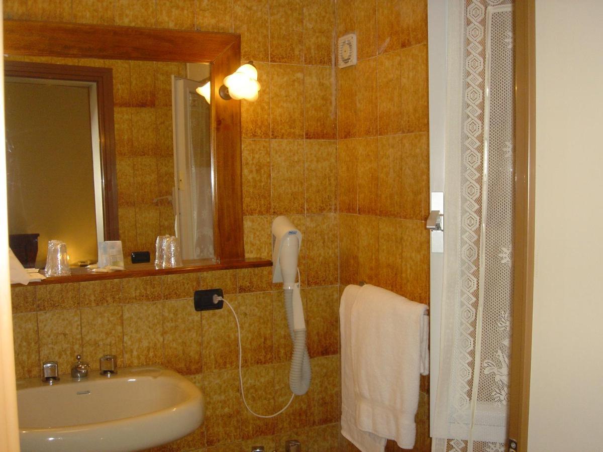 בוסה Malaspina Hotel & Resort מראה חיצוני תמונה