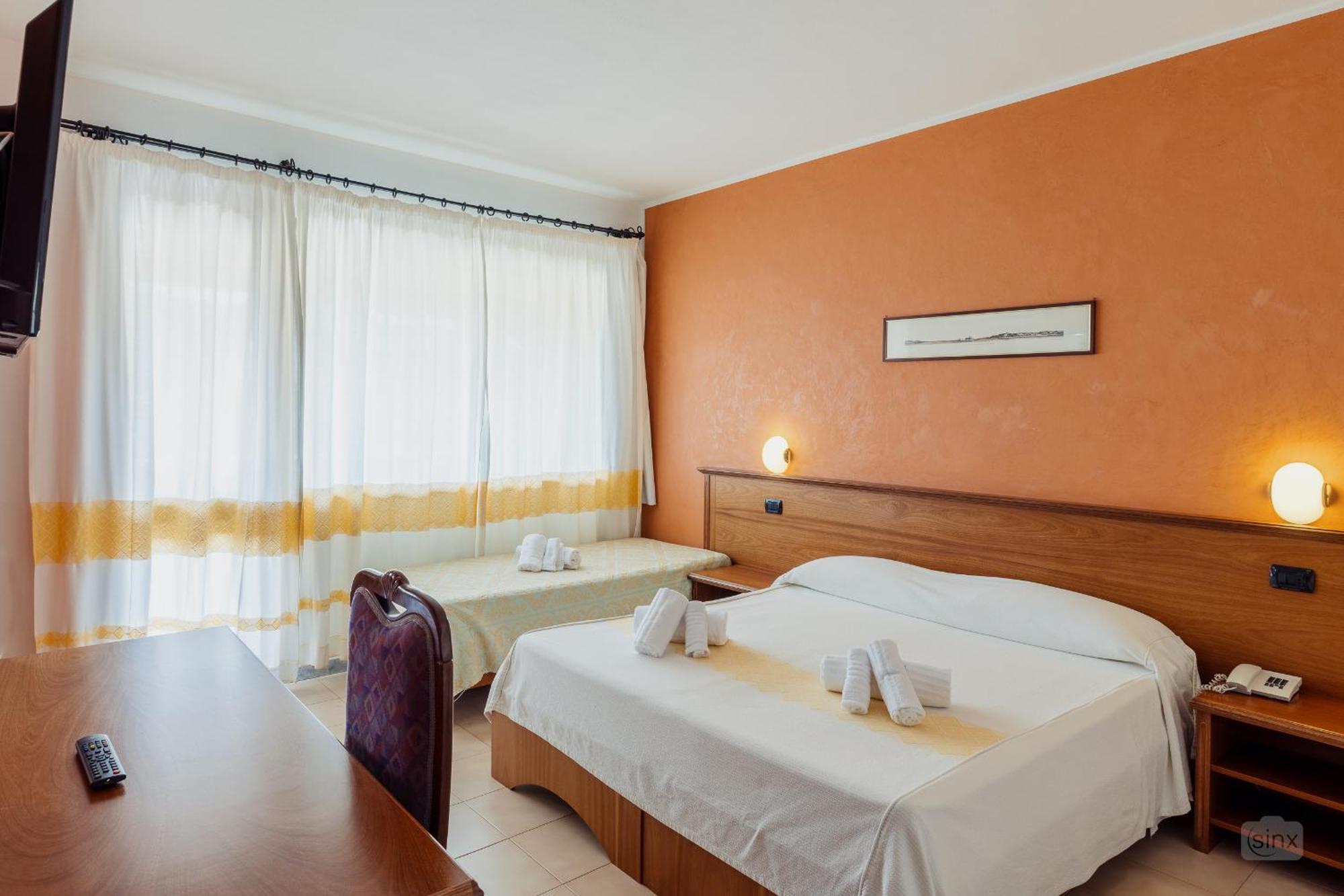 בוסה Malaspina Hotel & Resort מראה חיצוני תמונה
