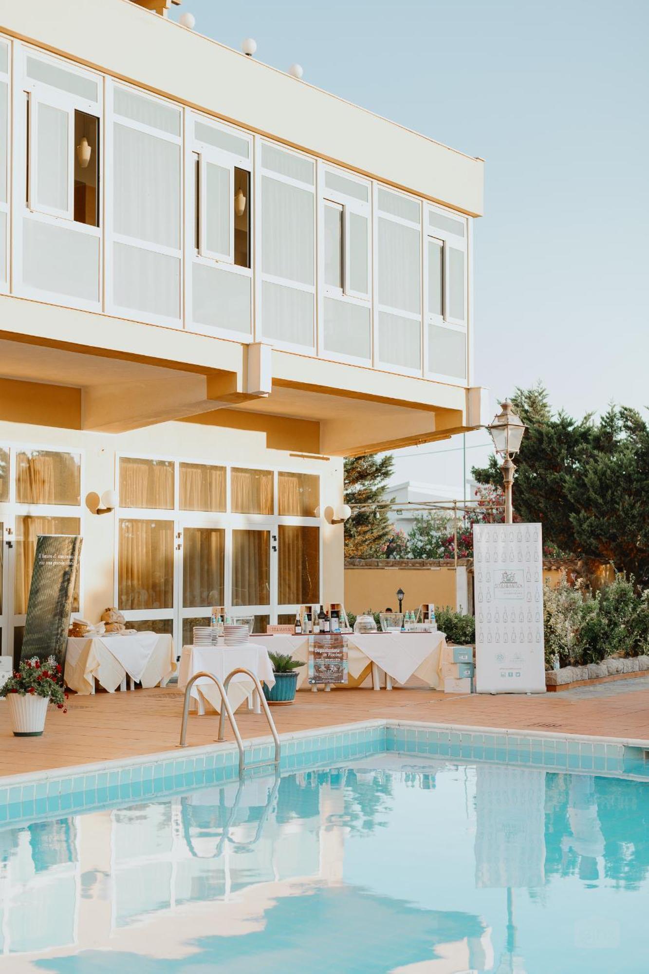 בוסה Malaspina Hotel & Resort מראה חיצוני תמונה
