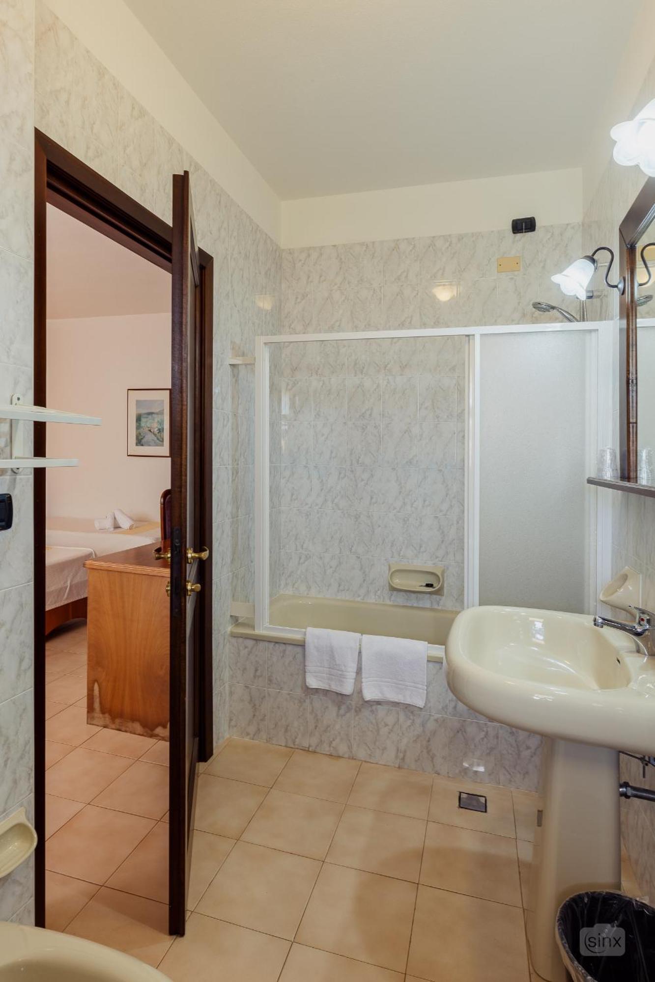 בוסה Malaspina Hotel & Resort מראה חיצוני תמונה